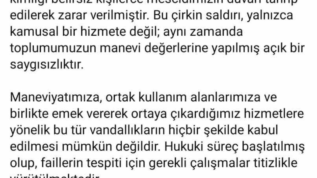 Taşova'da Mescit Duvarı Tahrip Edildi