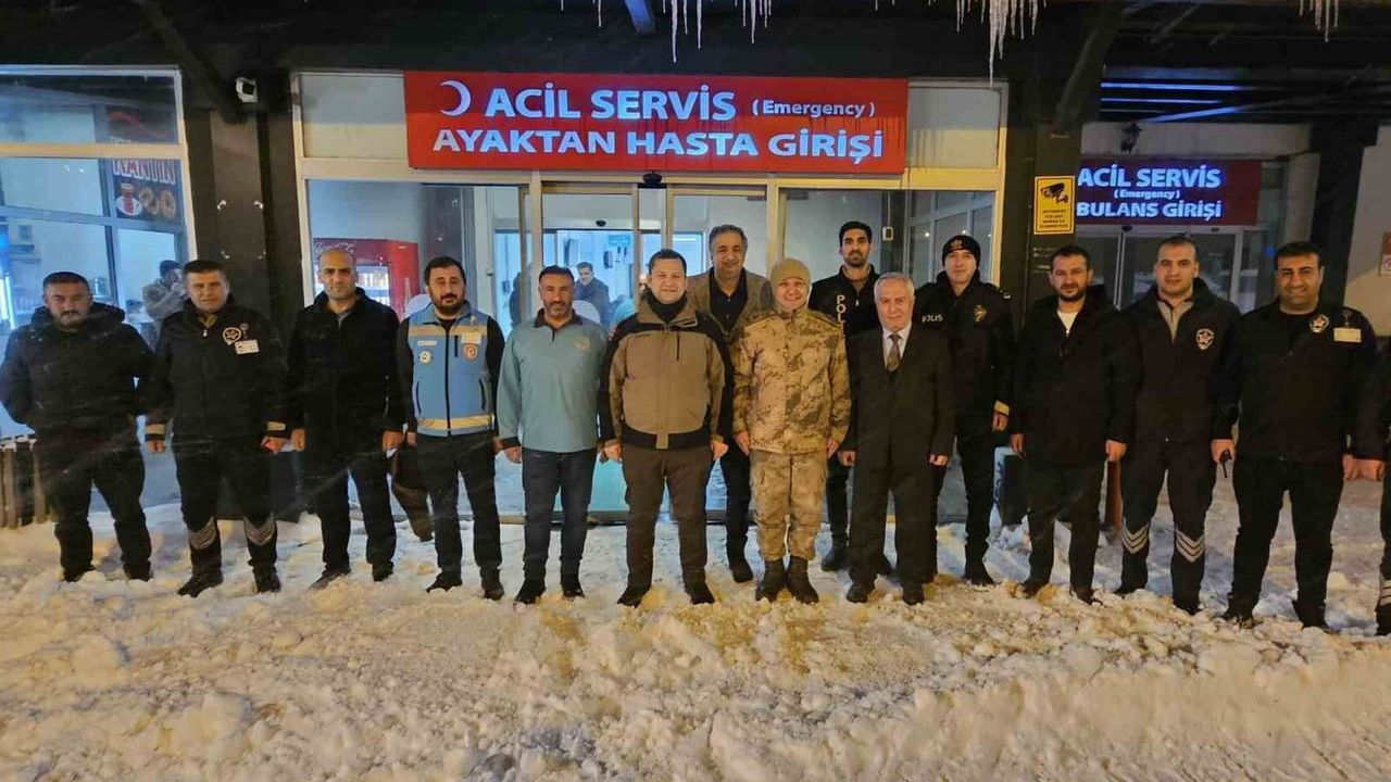 Tatvan Kaymakamı Demirer Yeni Yıl Ziyaretlerinde