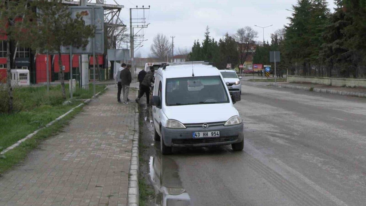 Tavşanlı'da Trafik Kazası: Elektrikli Bisikletli Yaralandı