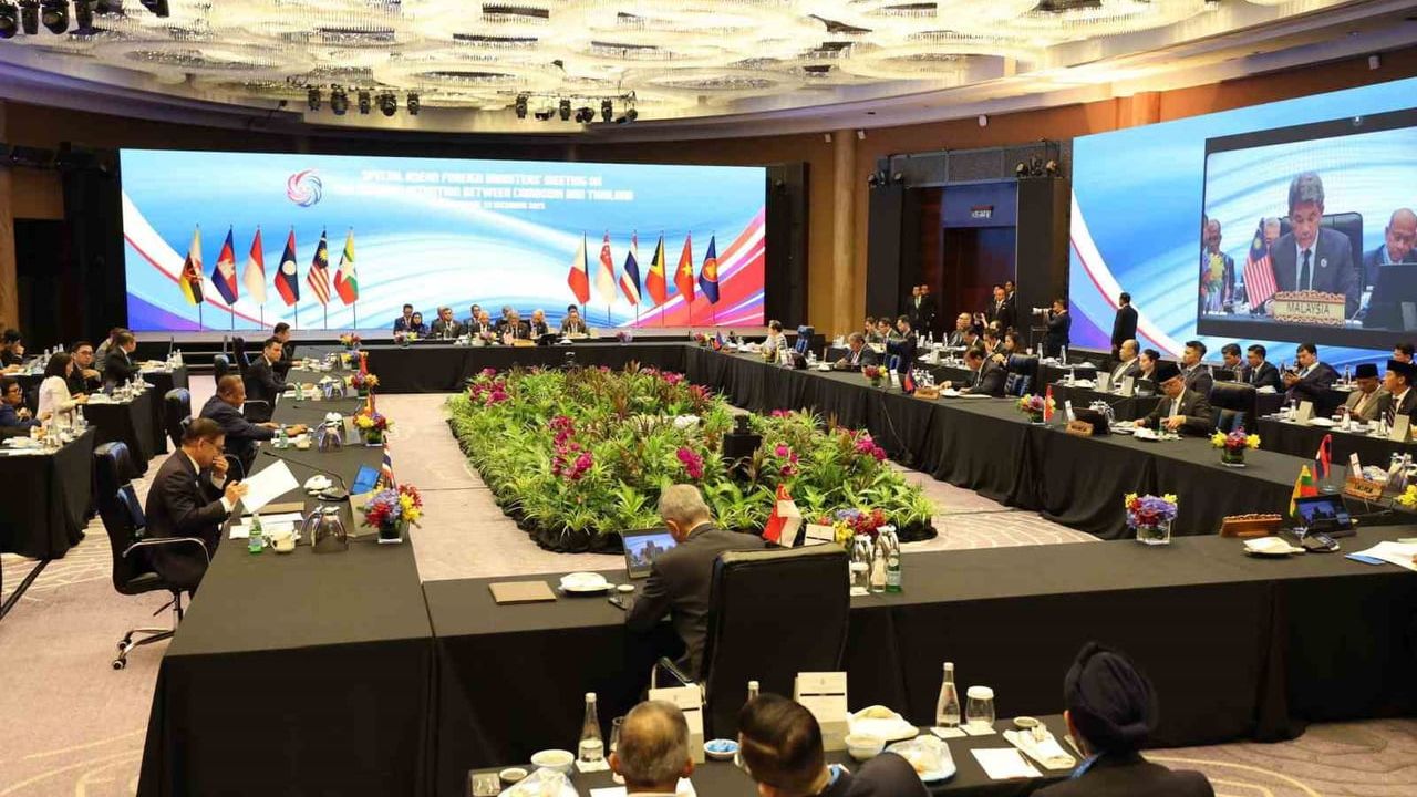 Tayland ve Kamboçya Arasında Ateşkes Görüşmeleri