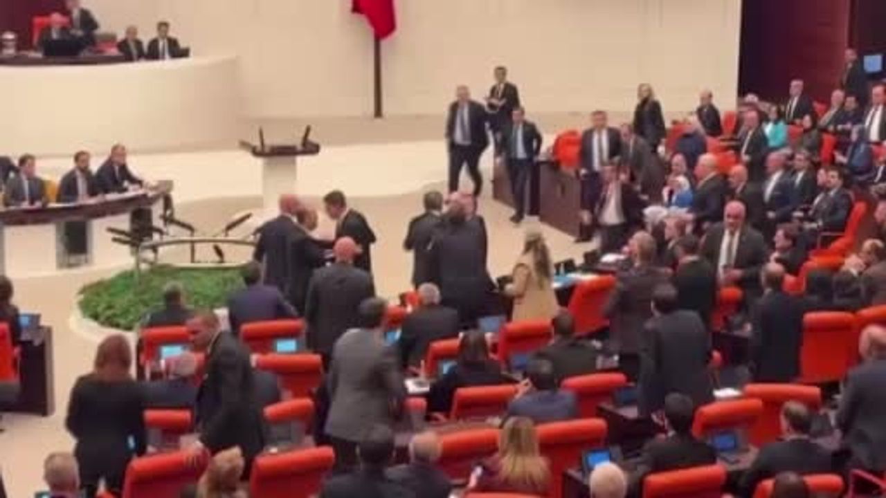 TBMM Bütçe Görüşmelerinde Yumruklu Kavga