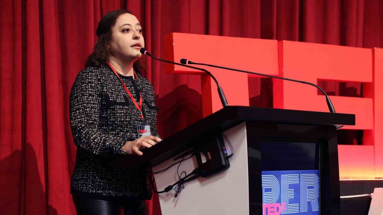 TEDxAtatürkÜniversitesi 'Perde' Temasıyla Gerçekleşti