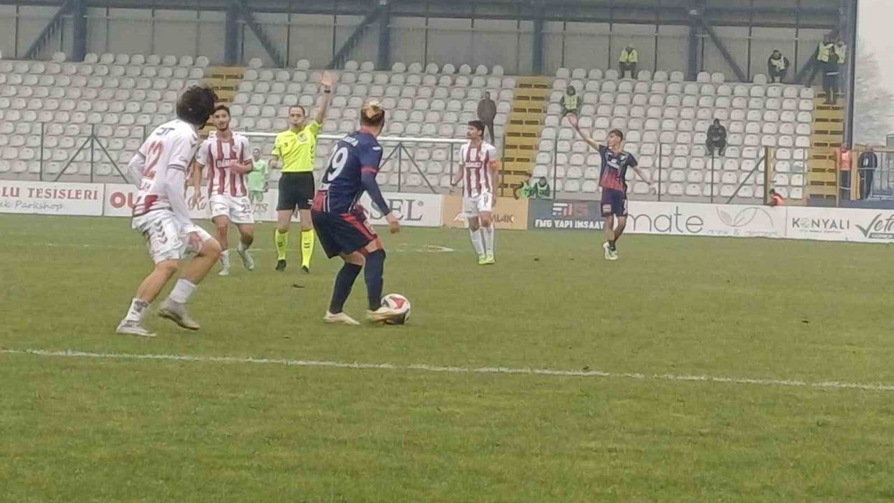 Tek Başına Takımını Destekleyen Taraftar