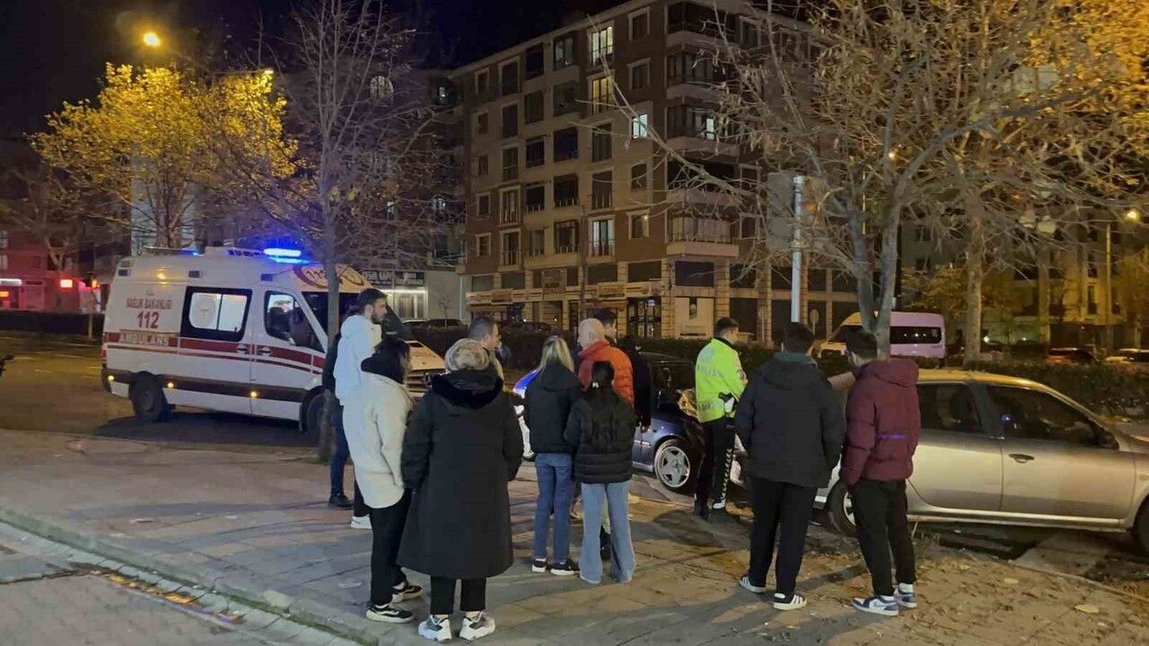Tekirdağ'da Park Halindeki Araca Çarpan Otomobilin Kaza Anı Görüntülendi