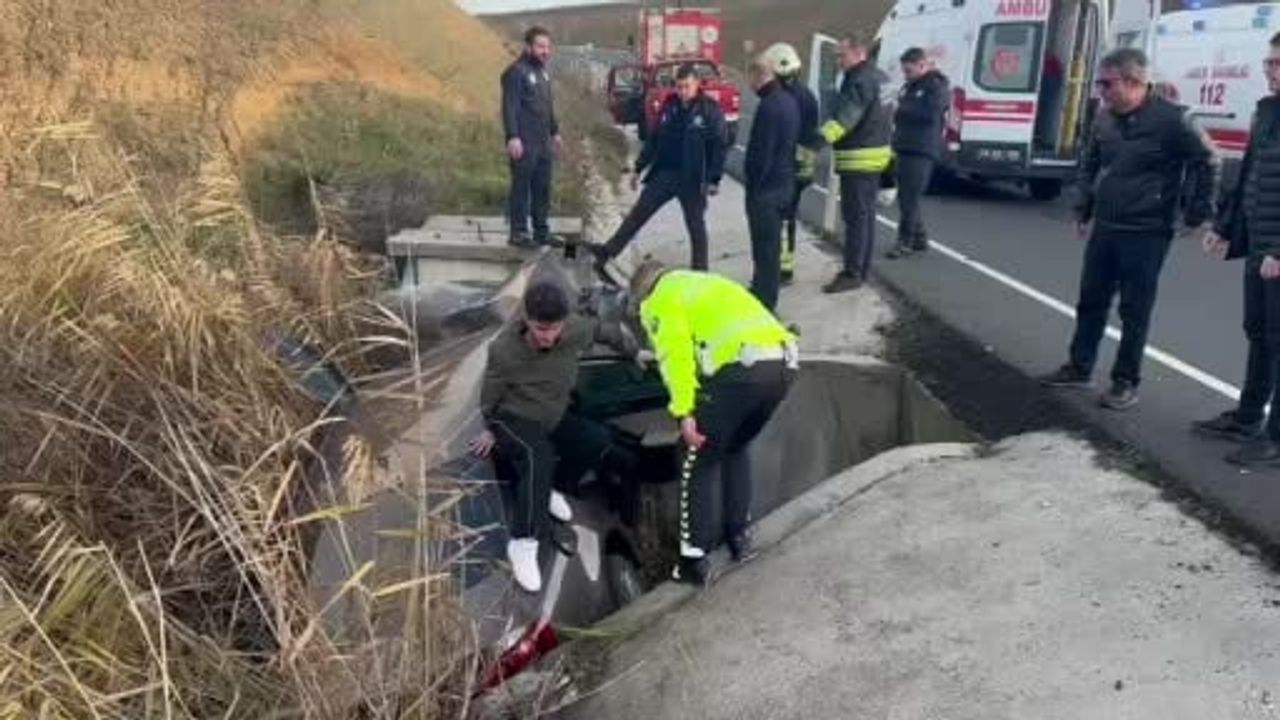 Tekirdağ'da Su Kanalına Düşen Araçta Çift Yaralandı