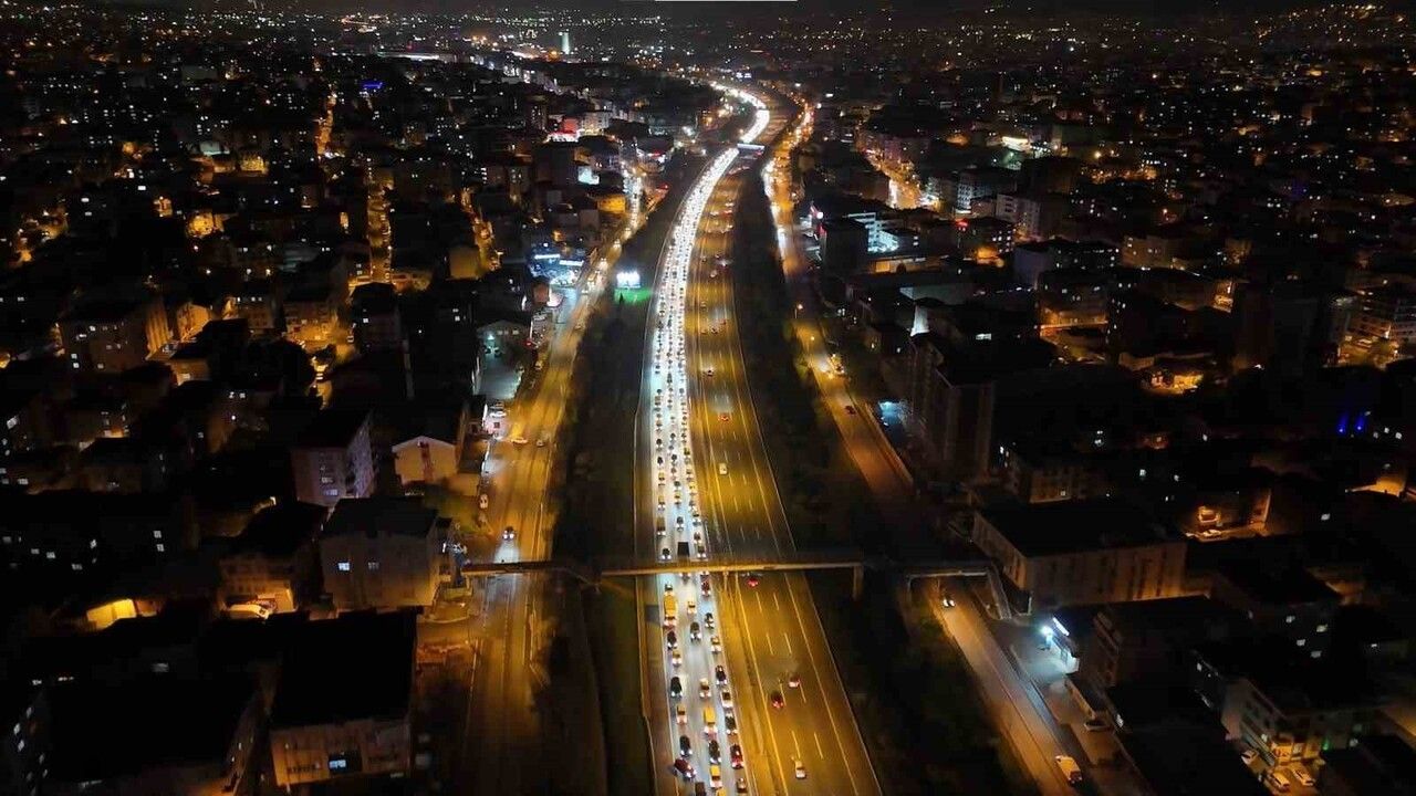 TEM Otoyolu'nda Zincirleme Kaza: 2 Yaralı