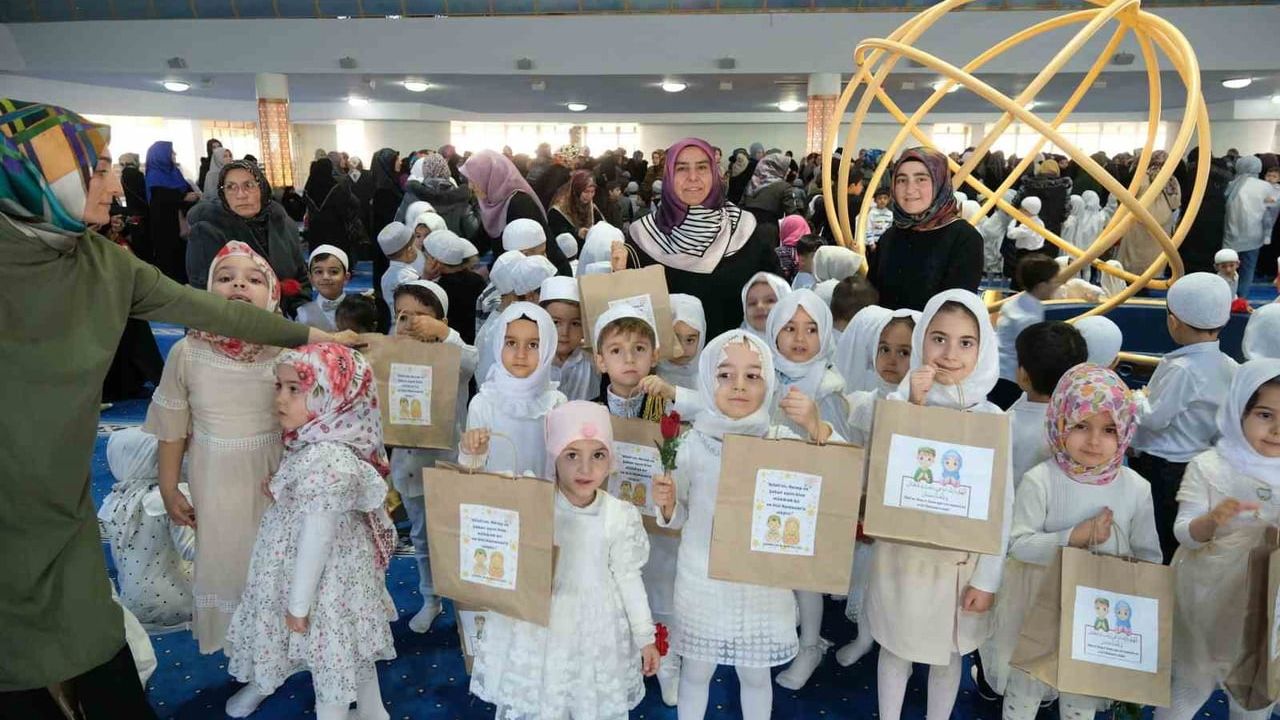 Terzibaba Camii'nde Çocuklara Özel Üç Aylar Şenliği