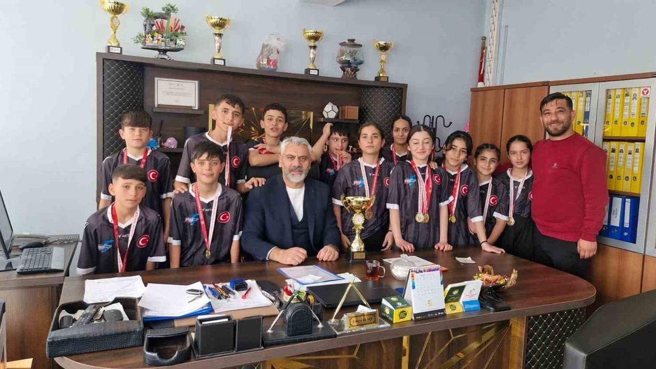 TESKOMB Süphan Ortaokulu Korfbolda Şampiyon Oldu