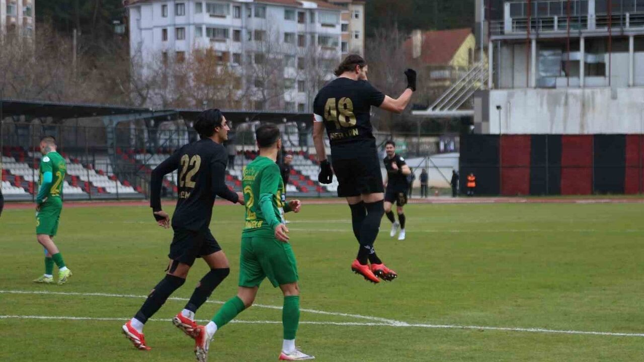 TFF 2. Lig Beyaz Grup: Kastamonuspor, Şanlıurfaspor'a 4-2 Yenildi