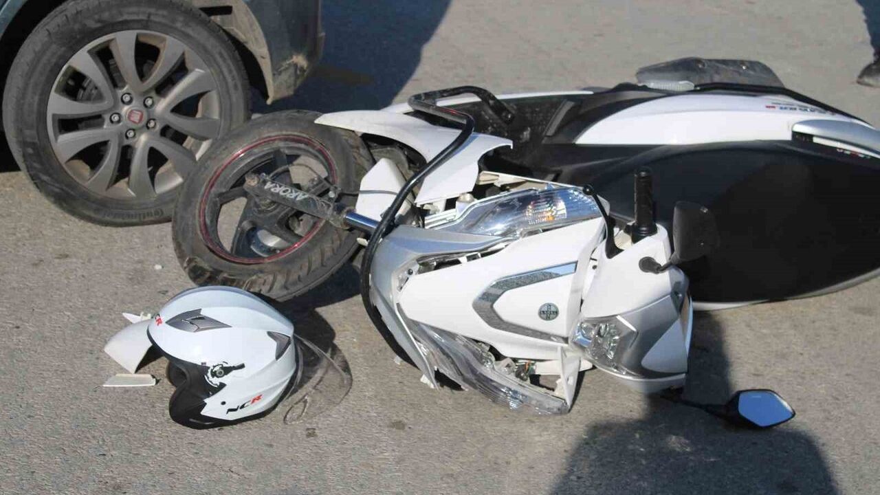 Ticari Araç ve Motosiklet Kazasında Bir Yaralı