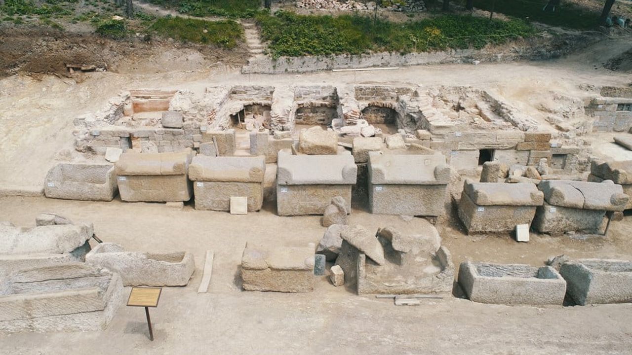 Tios Antik Kenti'nde Karadeniz'in En Büyük Nekropol Alanı Bulundu
