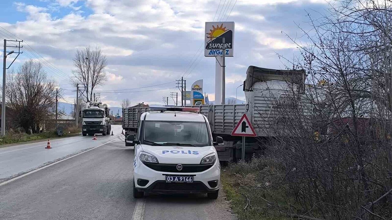 Tır Kazasında Facianın Eşiğinden Dönüldü