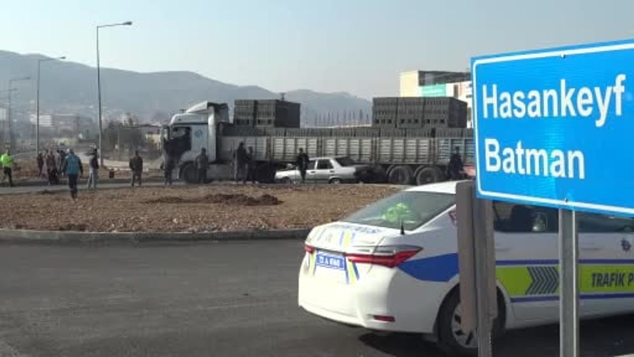 Tır ve Otomobil Kazası: Maddi Hasar, Yaralı Yok