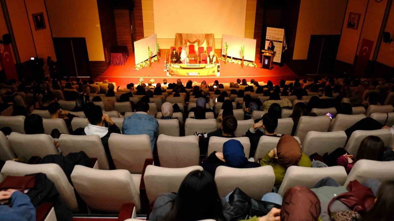 TOGÜ Öğrencileri 'Evden İşe Gidene Kadar' Tiyatrosuyla Göz Doldurdu