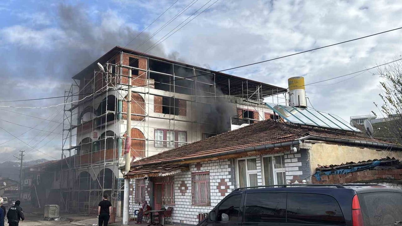 Tokat'ta İnşaatta Yangın Paniği