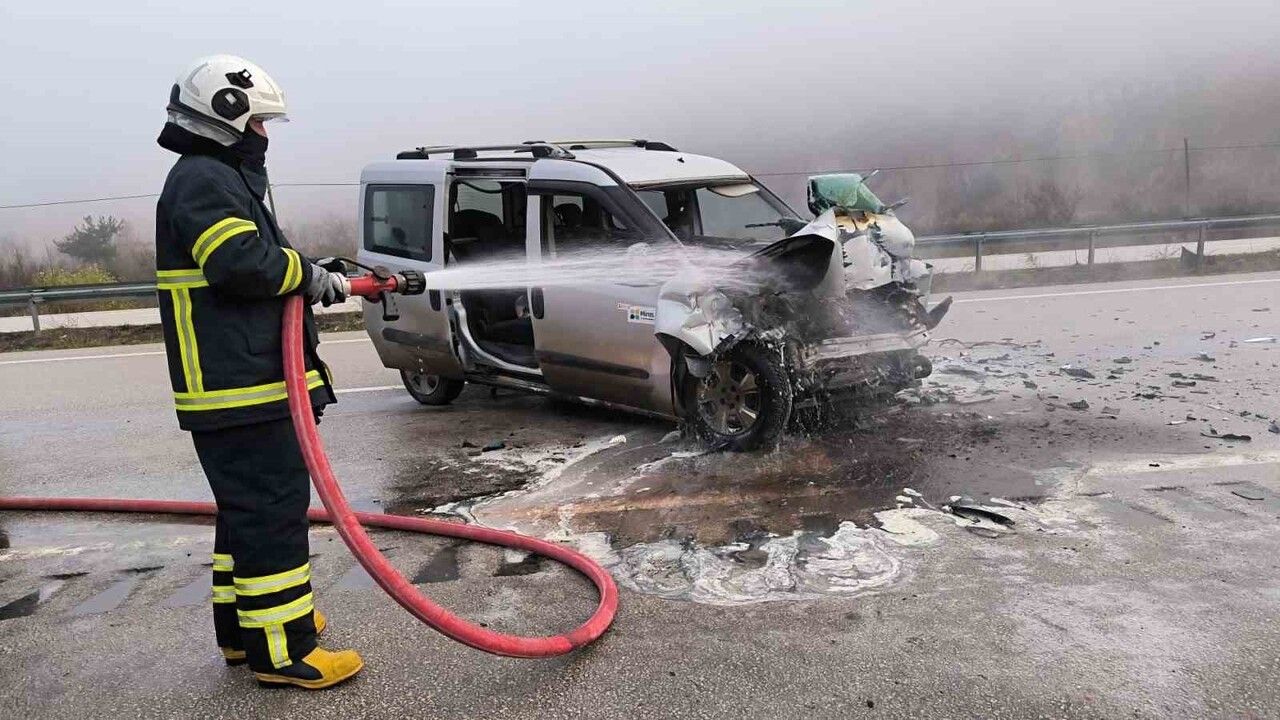 Tokat'ta Tır ile Hafif Ticari Araç Çarpıştı: Beş Yaralı