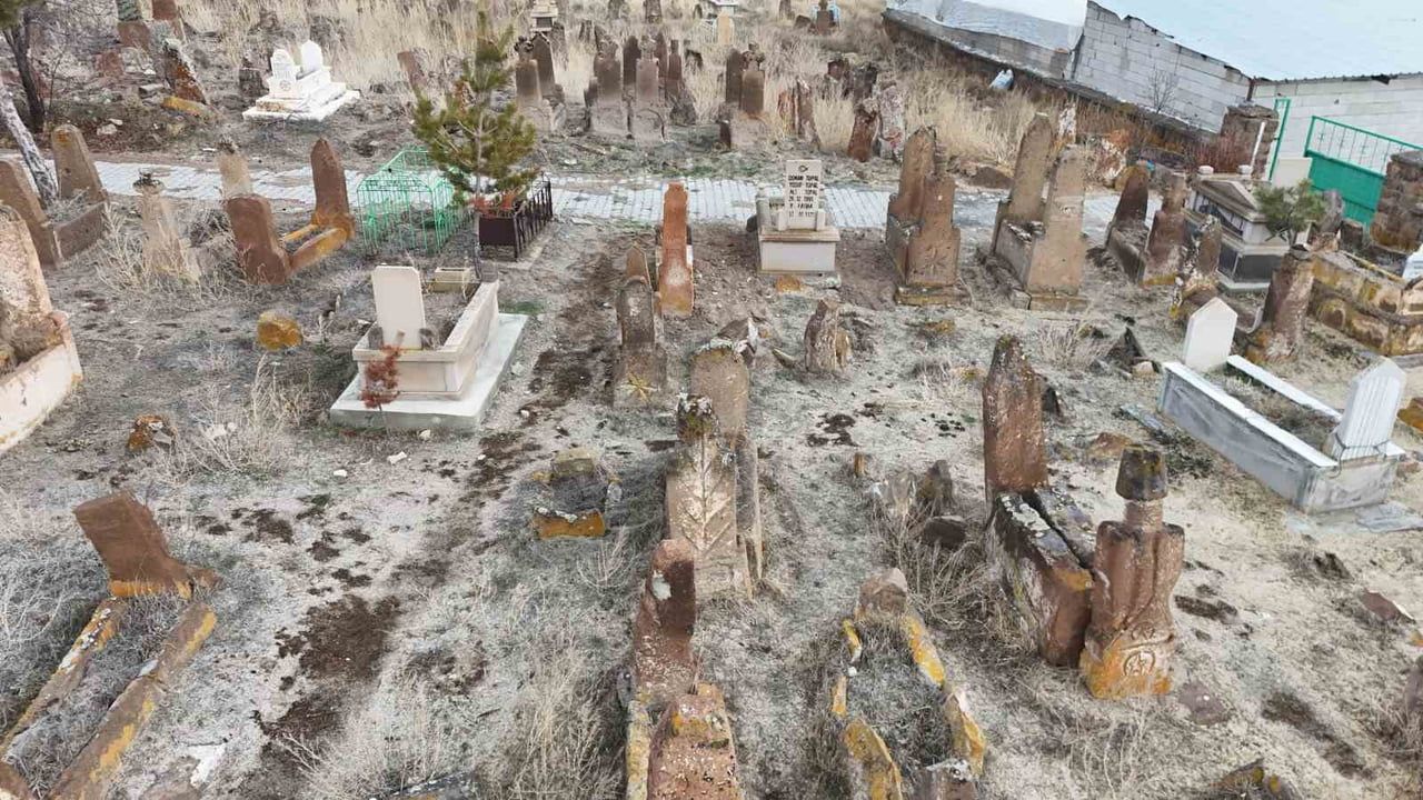 Tomarza'daki Mezarlıklar: Türk Kültürünün Bin Yıllık İzleri