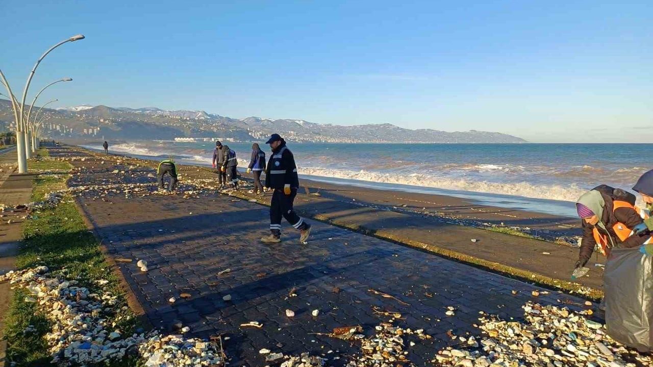 Trabzon'da Fırtına Sonrası Atık Temizliği
