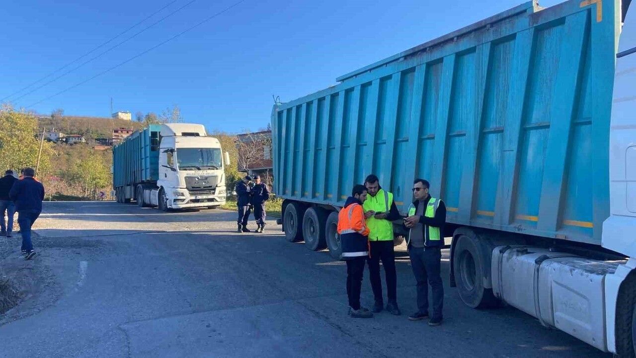 Trabzon'da İşçiler Eylemde: Maaşlarını Alamayan Çalışanlar Tesis Kapısını Kapatıp Çöplerin Girişini Engelledi