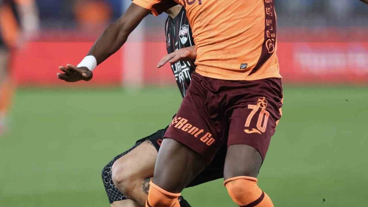 Trabzonspor, Vanspor FK'yi 2-0 Yenerek Kupada İlerledi