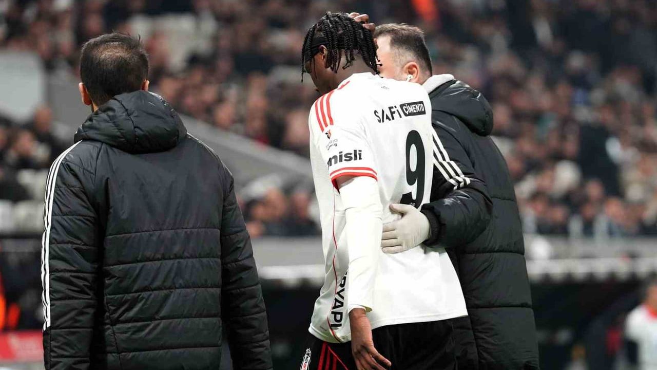 Trendyol Süper Lig: Beşiktaş ve Çaykur Rizespor İlk Yarıda Berabere Kaldı