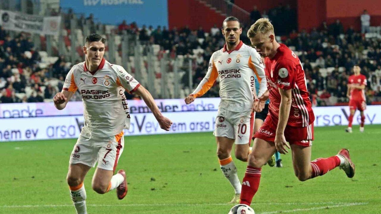 Trendyol Süper Lig'de Galatasaray, Antalyaspor'u 2-0 Geçti