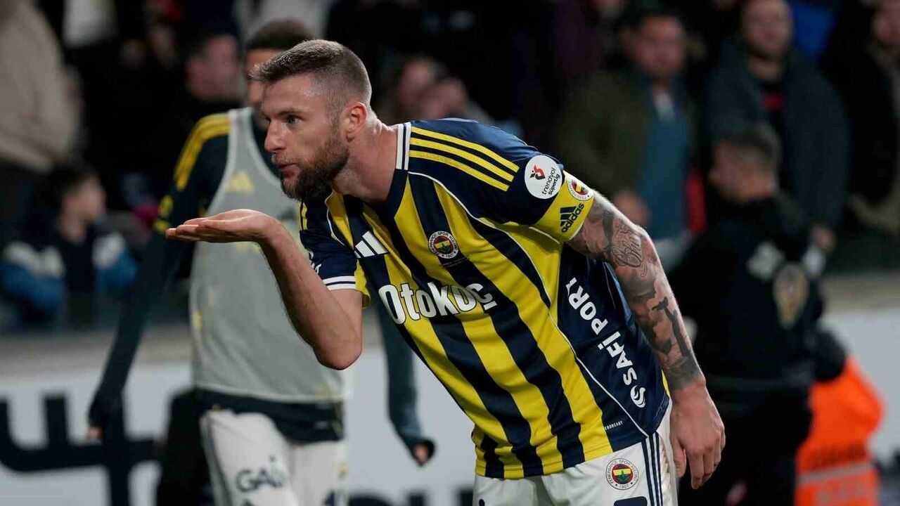 Trendyol Süper Lig'de Heyecan Dolu Beraberlik: RAMS Başakşehir 1 - 1 Fenerbahçe