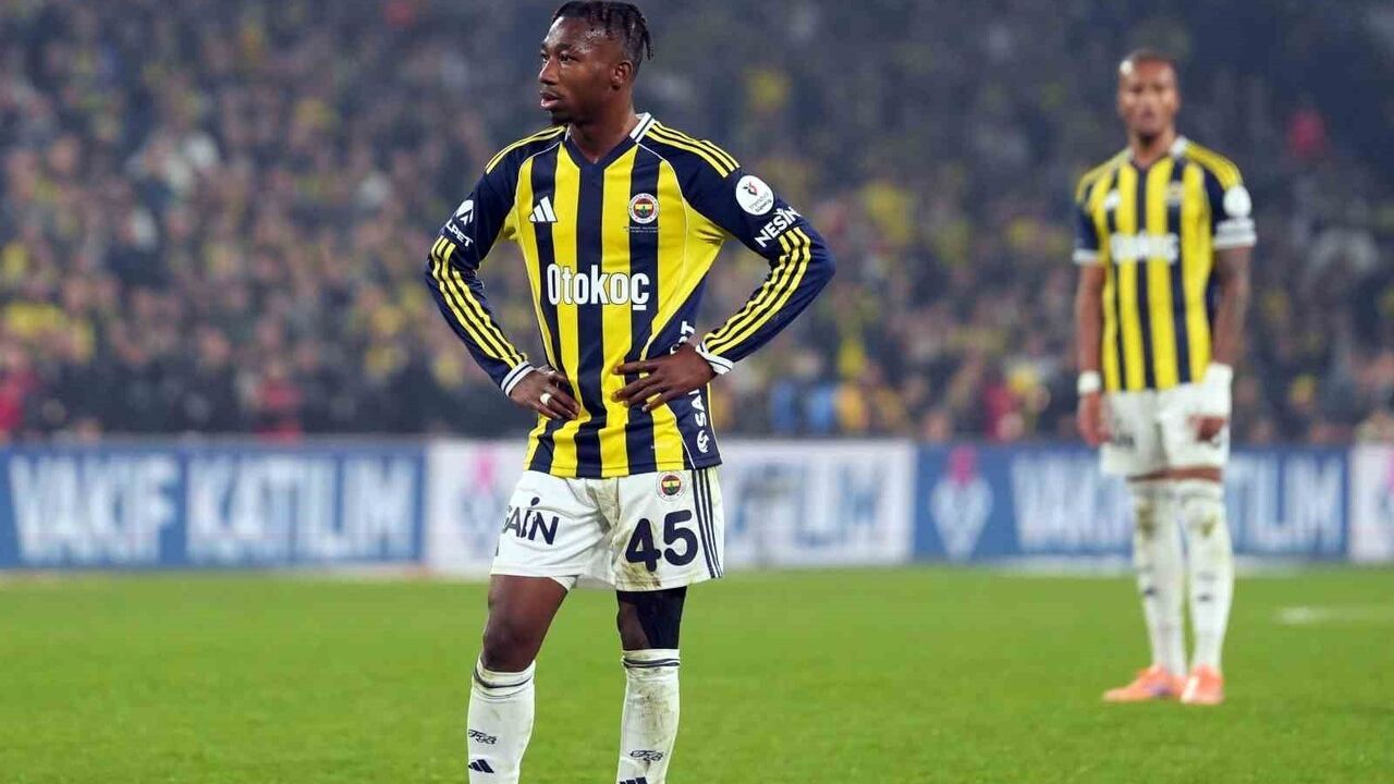 Trendyol Süper Lig: Fenerbahçe 1 - 1 Galatasaray Beraberliği