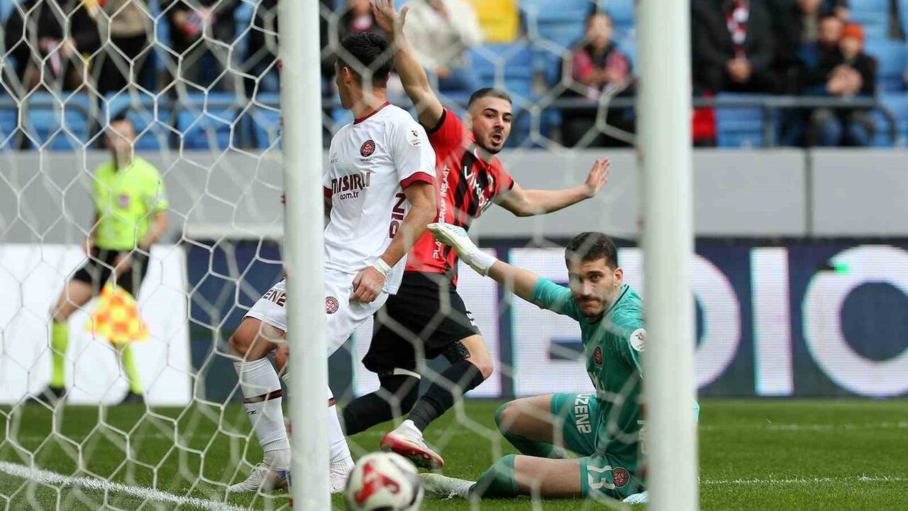 Trendyol Süper Lig: Gençlerbirliği - Fatih Karagümrük Maçında İlk Yarı