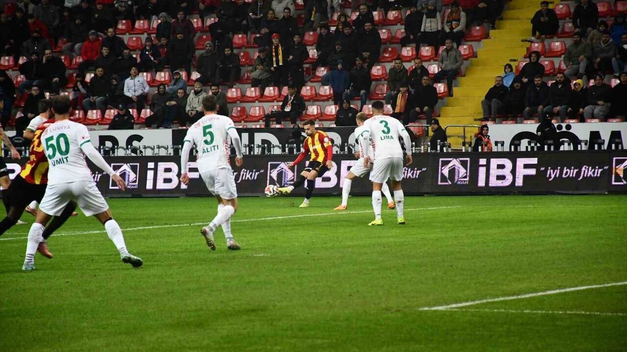 Trendyol Süper Lig: Kayserispor ve Alanyaspor Berabere Kaldı