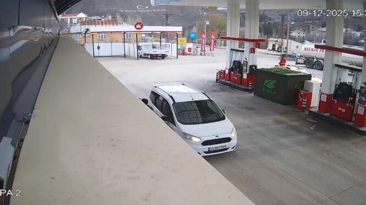 Tunceli'de 4.2 Büyüklüğünde Deprem Güvenlik Kamerasına Yansıdı