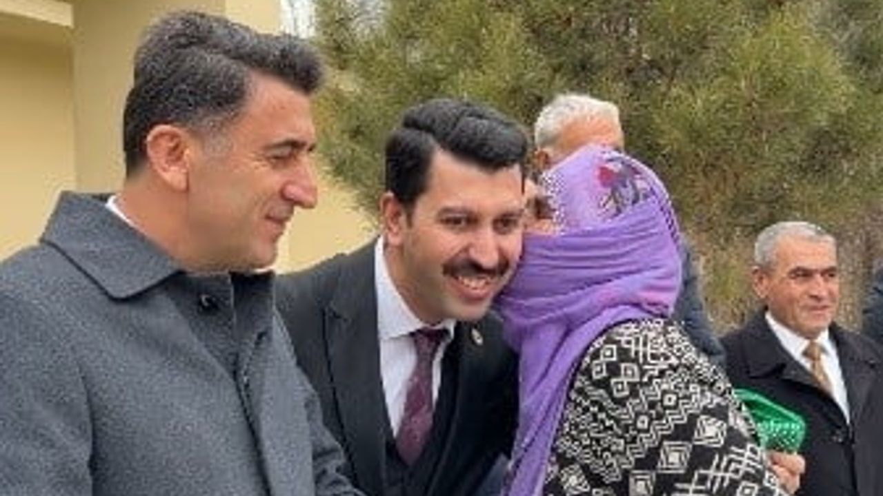 Tunceli'de Duygusal Buluşma: Vali Aygöl ve Yaşlı Teyze