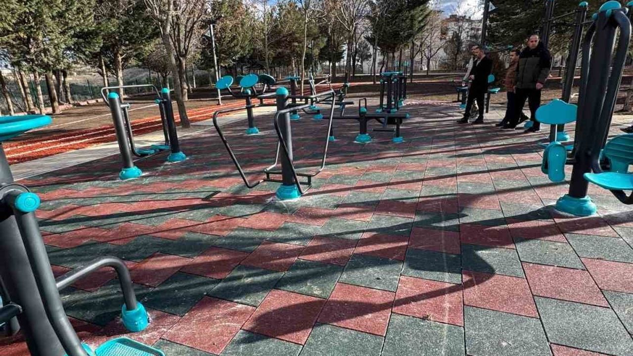 Turgut Özal Parkı Yenilenerek Hizmete Girdi