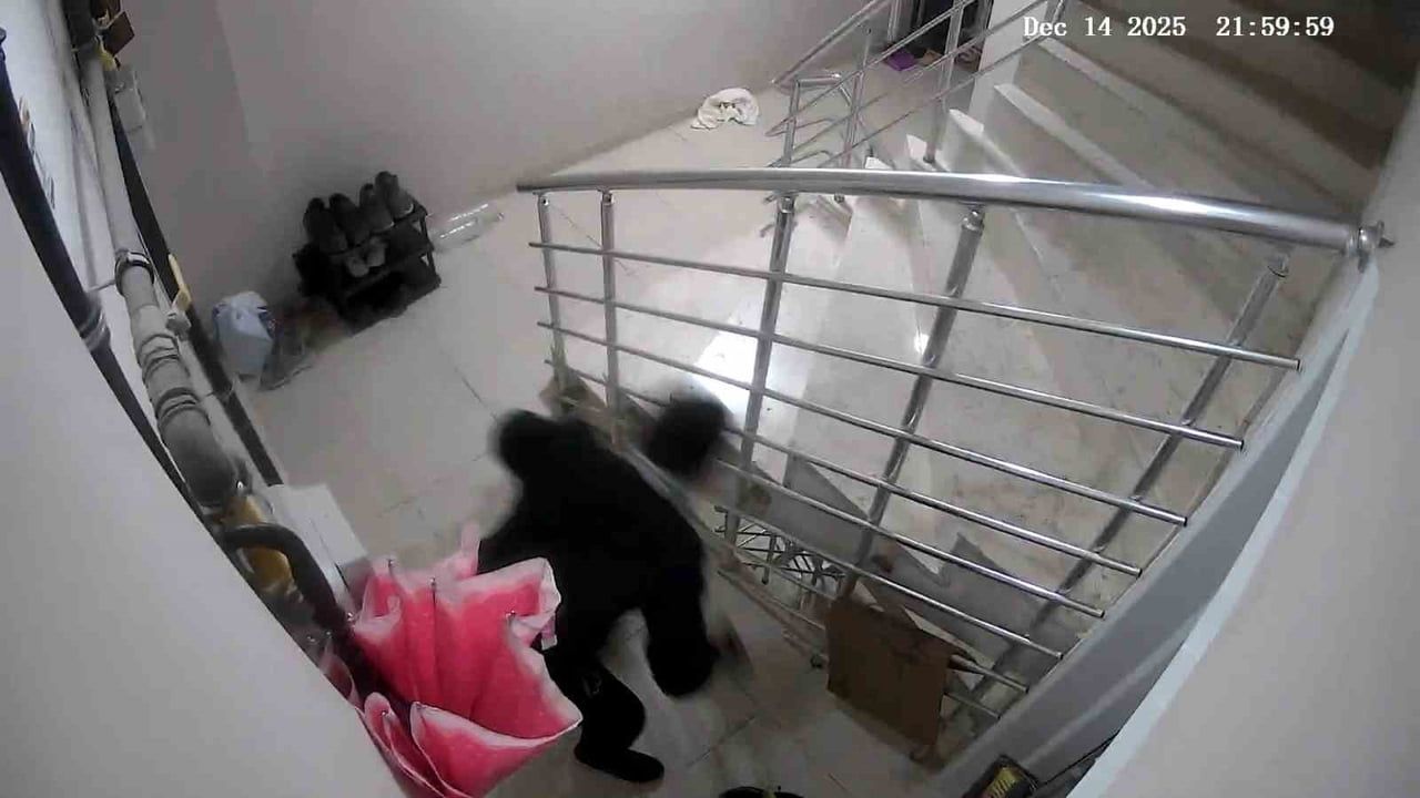 Turgutlu'da Ayakkabı Hırsızlığı Güvenlik Kamerasında