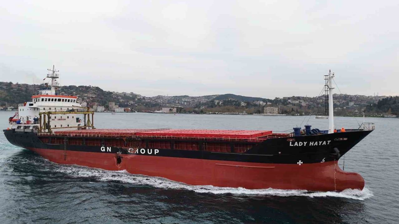 Türk Gemisi Lady Hayat, Romanya Kazasının Ardından İstanbul Boğazı'ndan Geçti