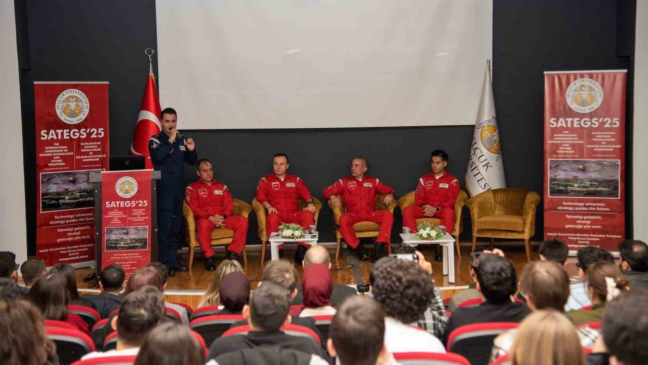 Türk Yıldızları Selçuk Üniversitesi'nde Öğrencilerle Buluştu