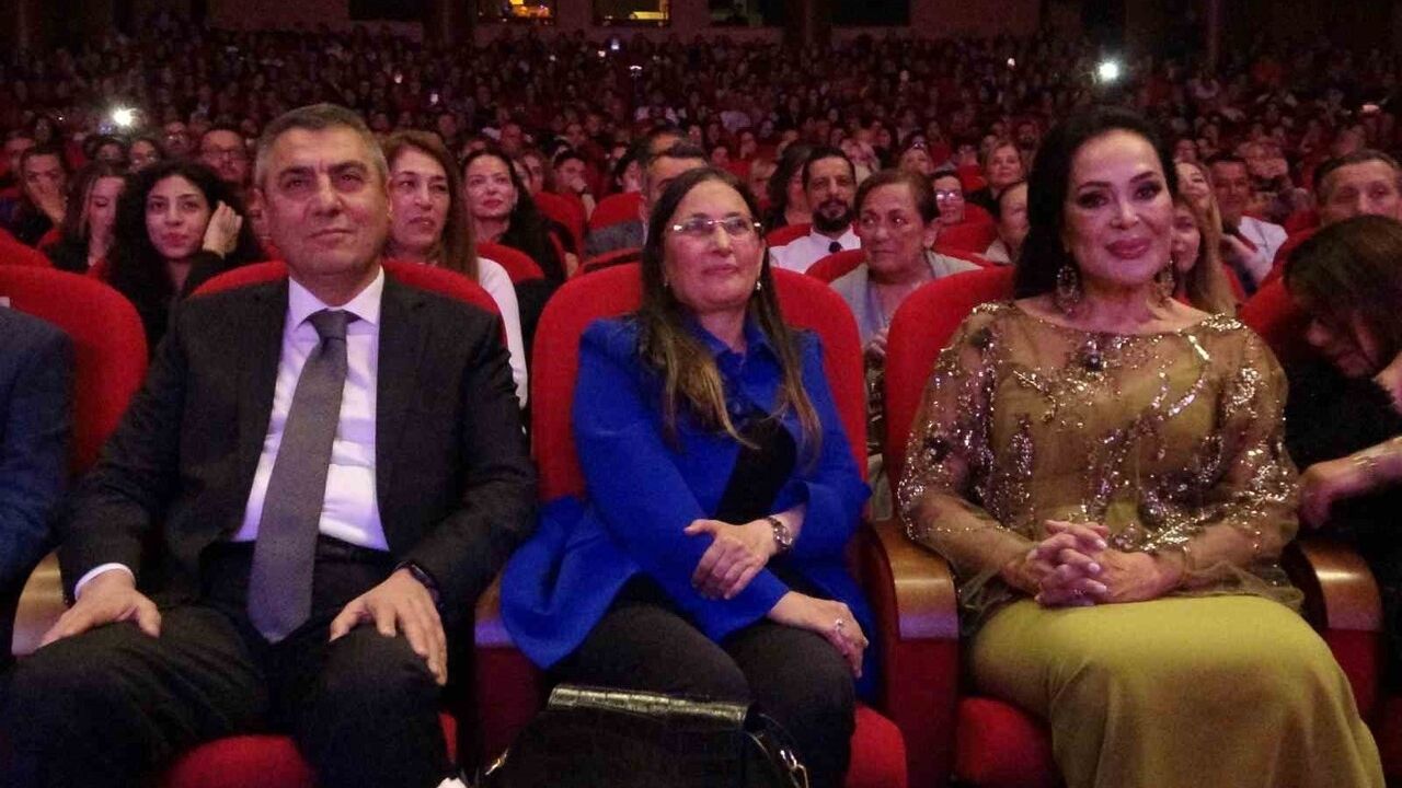 Türkan Şoray ve İyilik Korosu, Mersin'de Buluştu