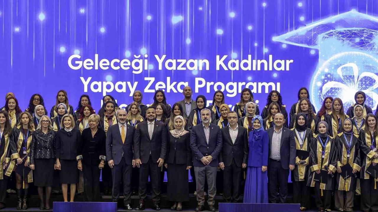 Turkcell Geleceği Yazan Kadınlar Yapay Zekâ Programını Tamamladı