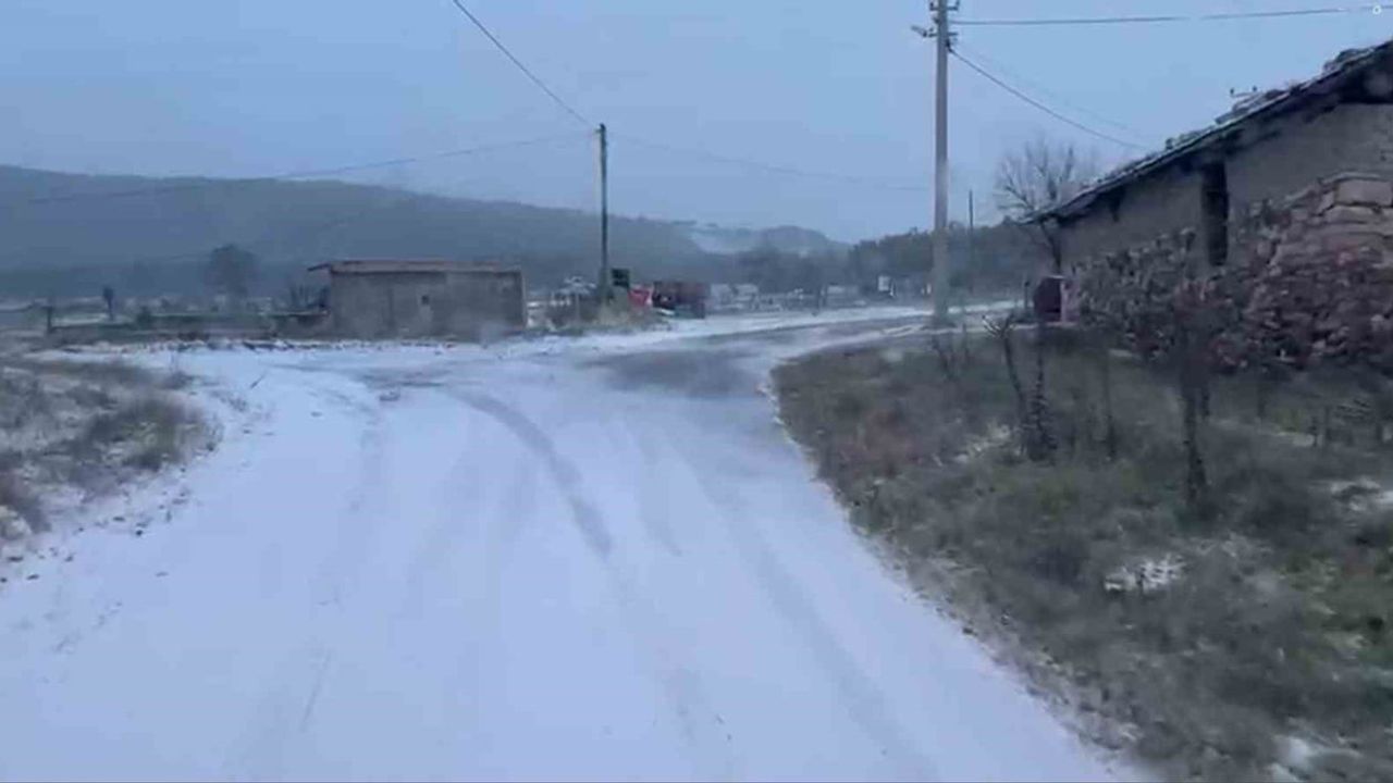 Türkmendağı'nda Kış Manzarası: Kar Yağışı Etkili Oldu