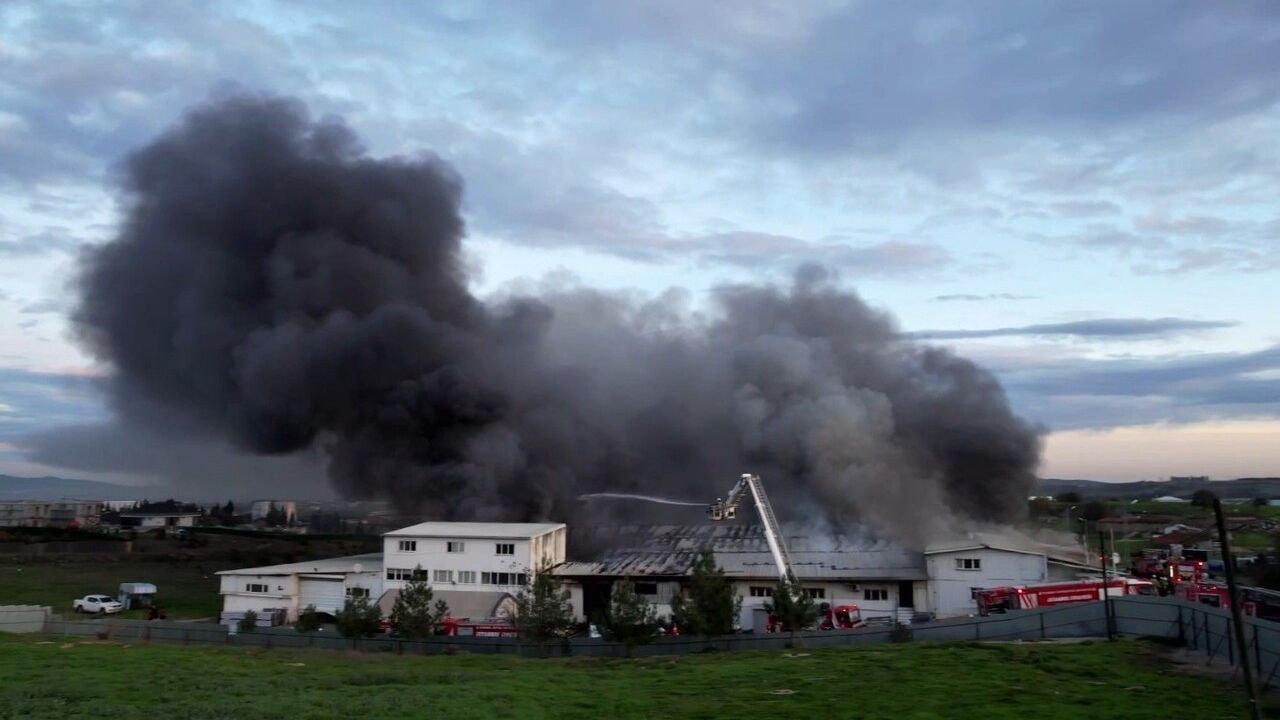 Tuzla Kauçuk Fabrikasında Yangın Paniği