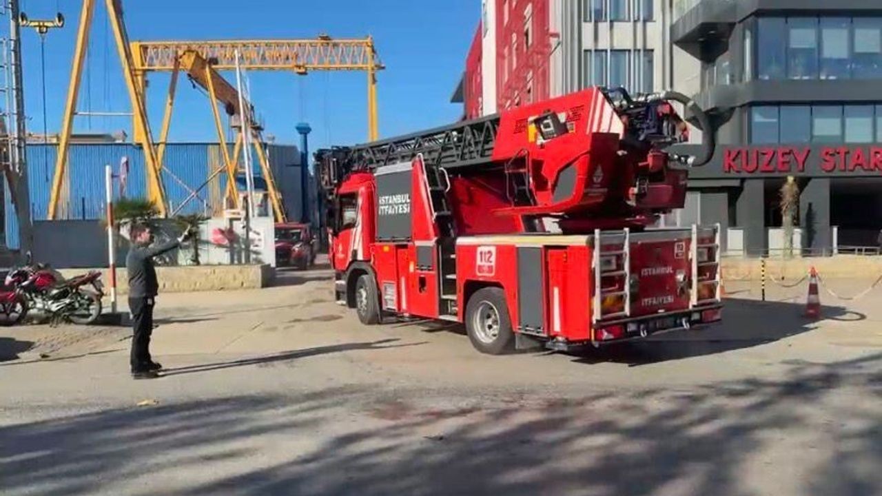 Tuzla Tersanesi'nde Gemi Yangını
