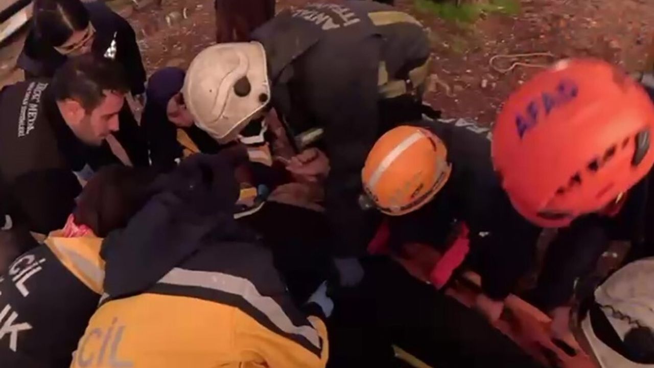 Uçurumdan Yuvarlanan Sürücüye AFAD ve İtfaiye Ekipleri Müdahale Etti