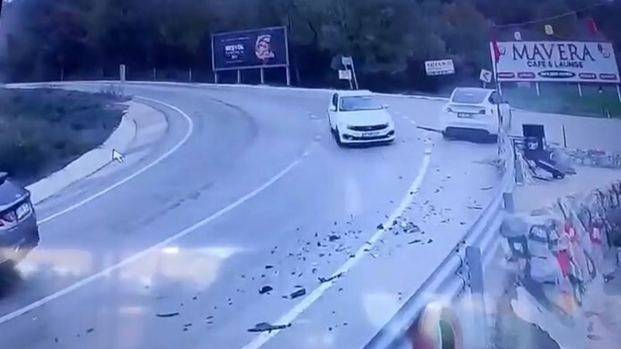 Uludağ Yolunda Otomobil Kazaları Kameralara Yansıdı