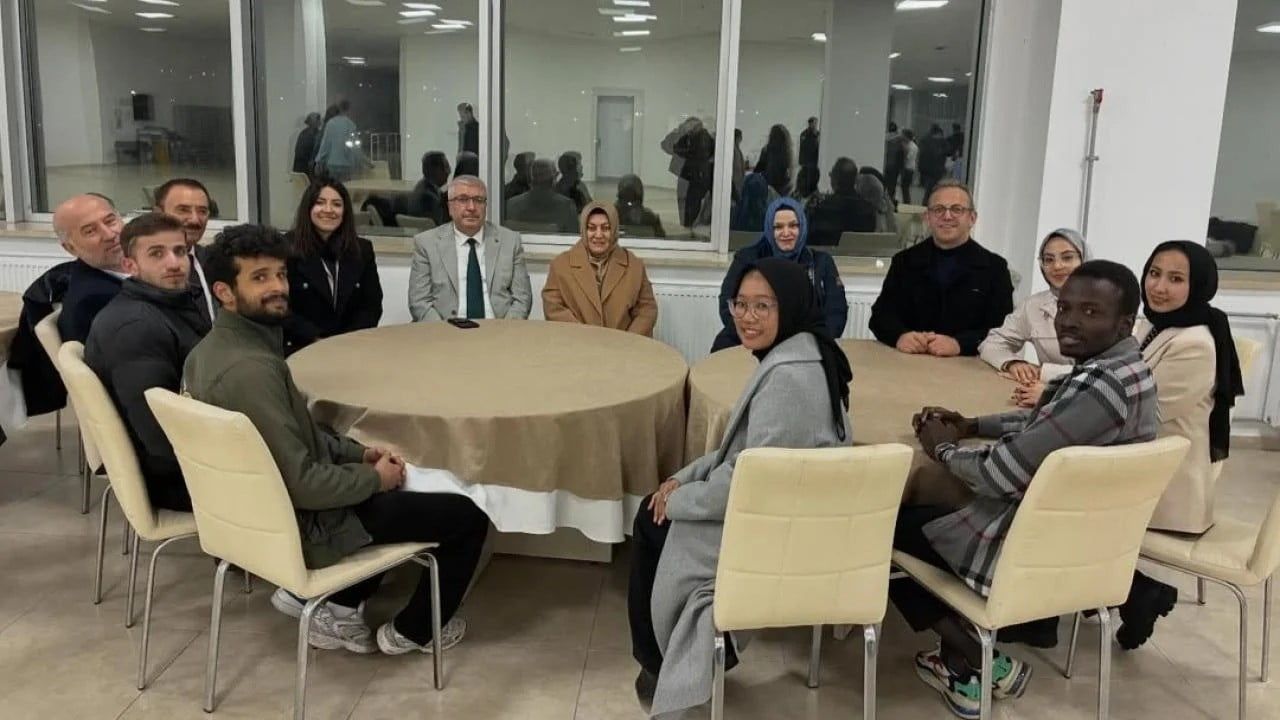 Uluslararası Öğrenciler Gönüllü Rehberlerle Buluştu