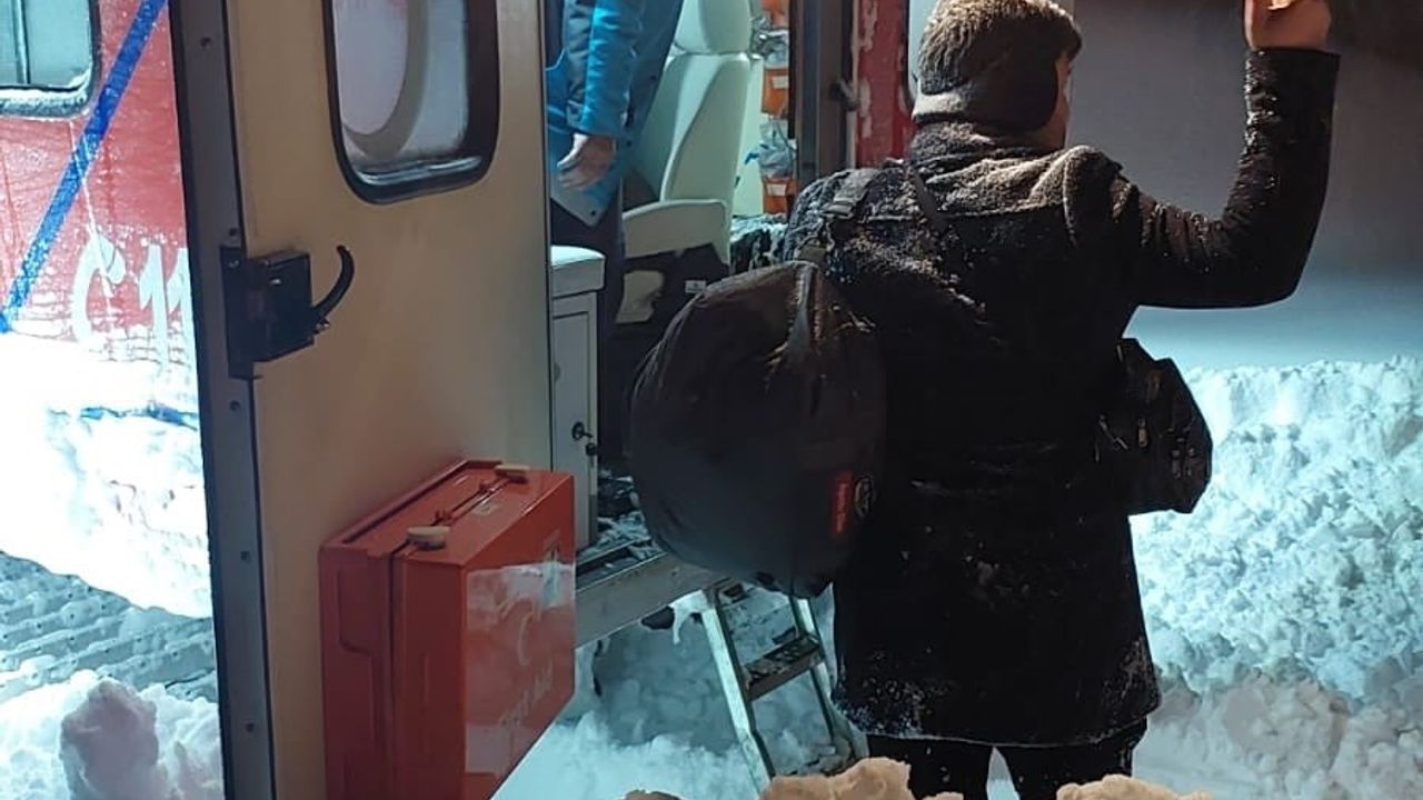 UMKE Ekipleri Kar Yağışında Hastaları Kurtardı