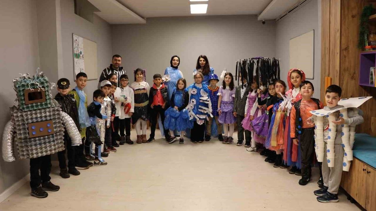 Ümraniye Belediyesi'nden Geri Dönüşüm Temalı Moda Defilesi