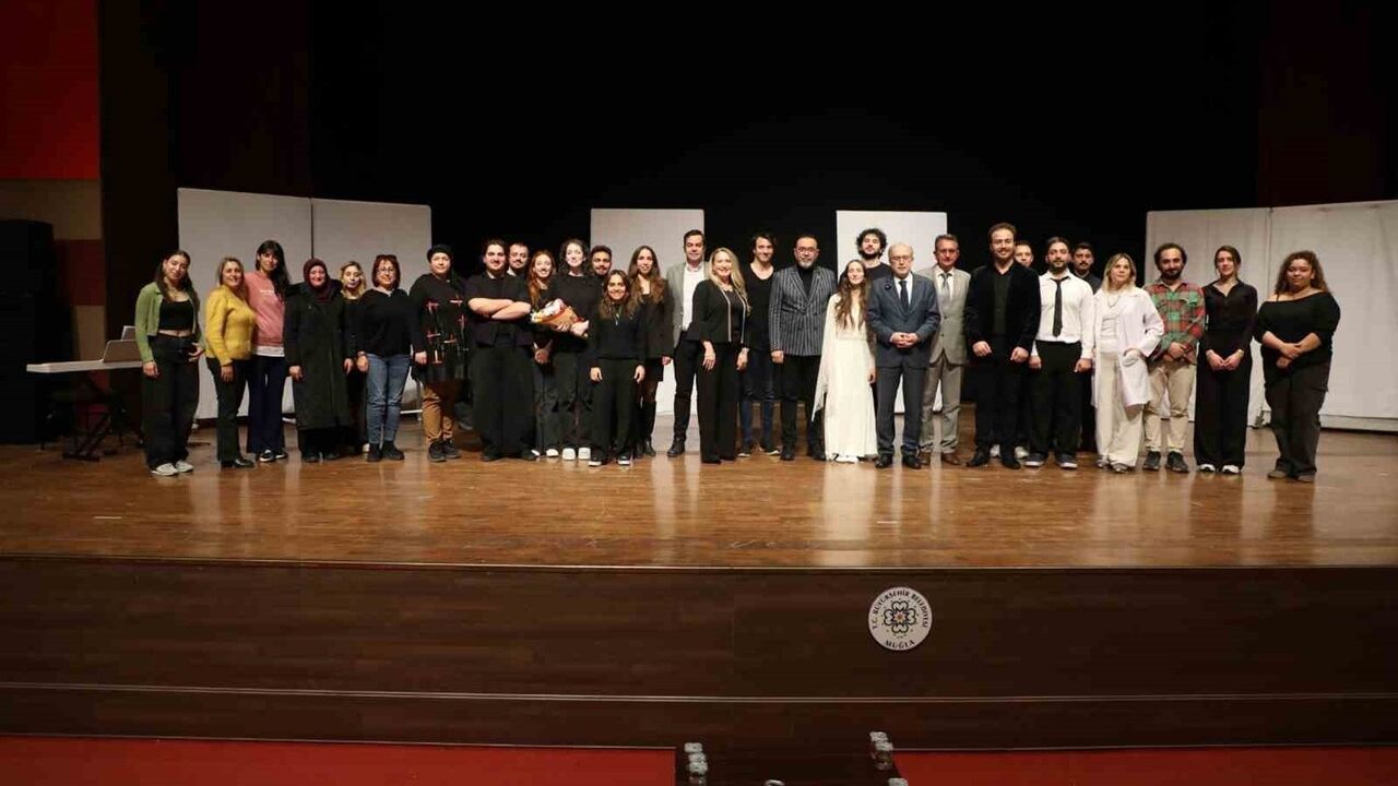 ‘Umut’ Tiyatrosu ile Madde Bağımlılığına Dikkat Çekiliyor