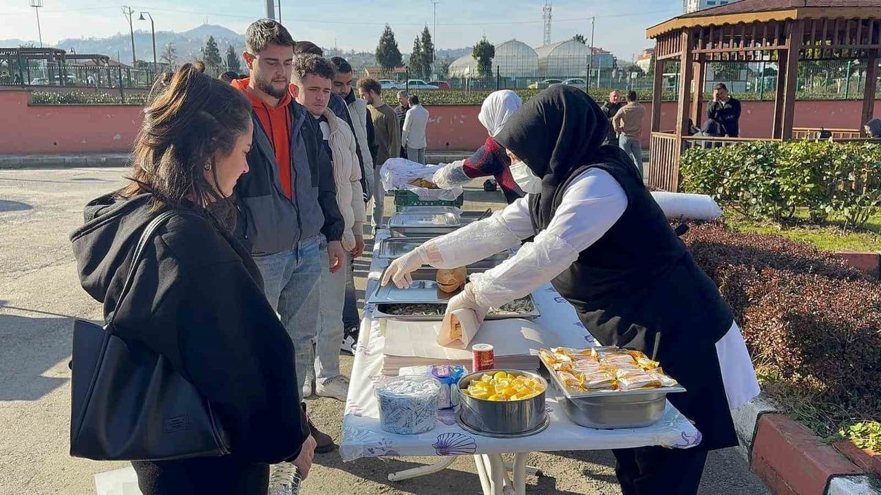Üniversite Öğrencileri Hamsi Festivali ile Morale Kavuştu
