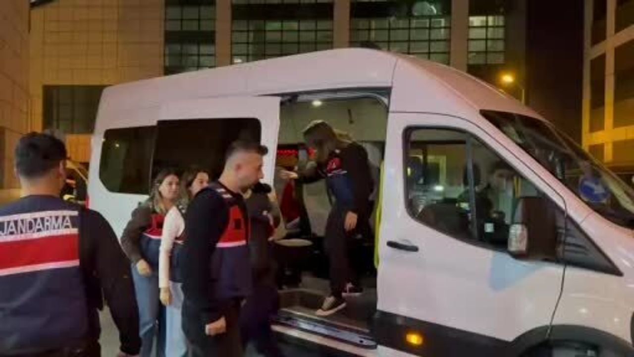 Ünlü İsimler Sağlık Kontrolleri İçin Hastanede