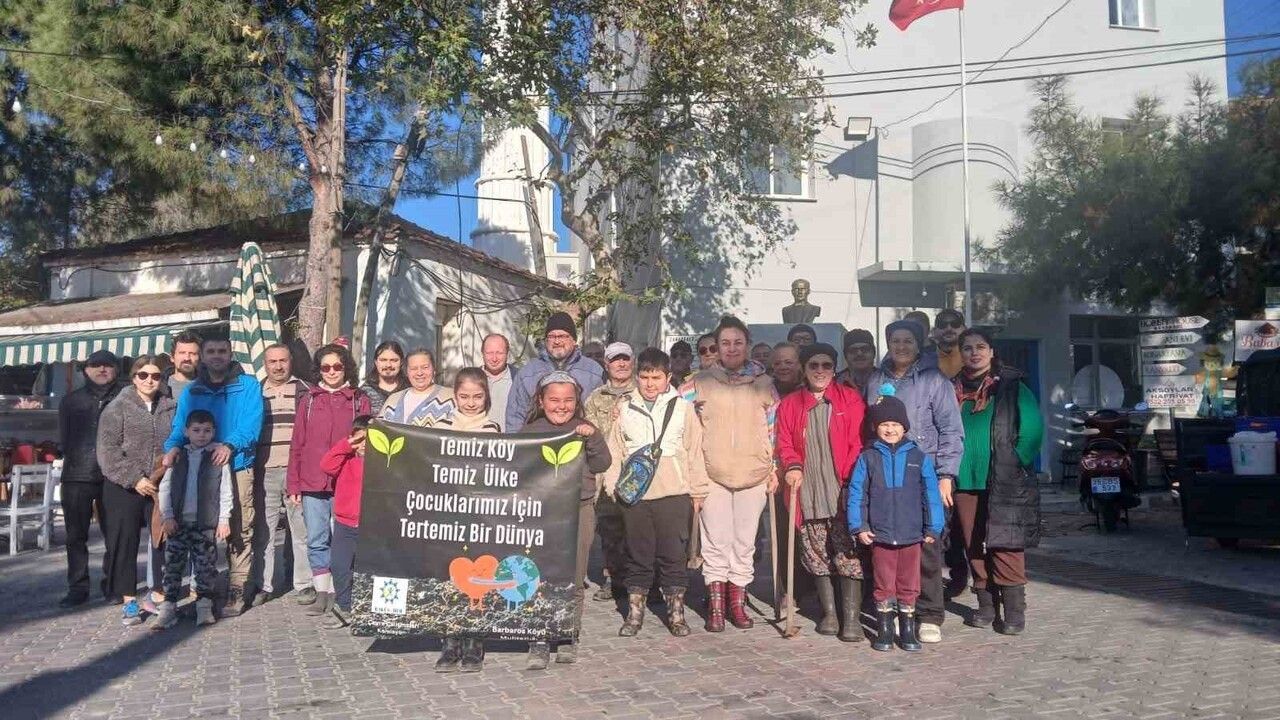 Urla'da Yangın Zararına Umut: 500 Meşe Palamudu Toprakla Buluştu